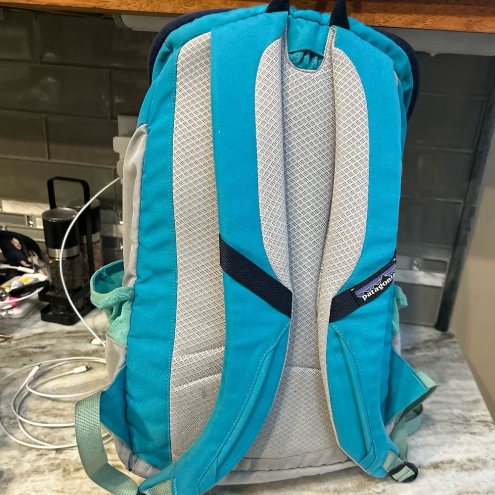 Patagonia Yerba 24L Backpack  Blue Teal Hiking Camping Unisex Padded Work School - Picture 6 of 12